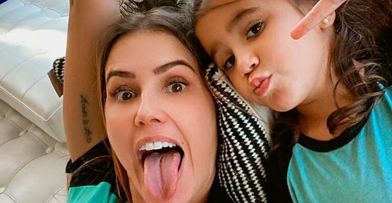 Deborah Secco compartilha cliques fofíssimos com Maria Flor e encanta web
