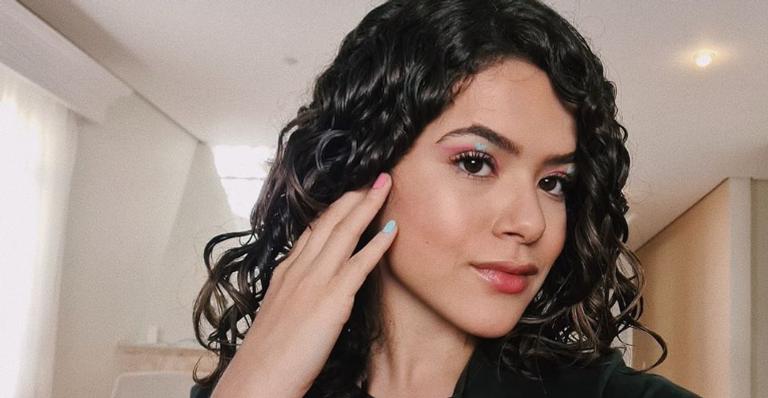 Maisa surge belíssima ao exibir visual descolado nas redes: ”Laço no cabelo”