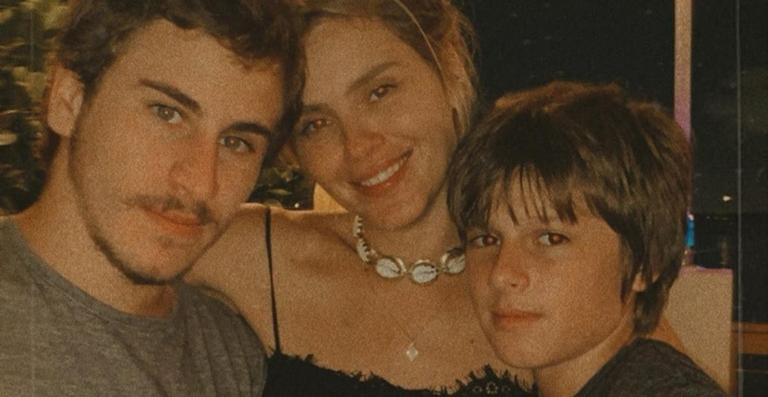 Após completar 42 anos, Carolina Dieckmann posa com os filhos: ”Amor mais profundo”