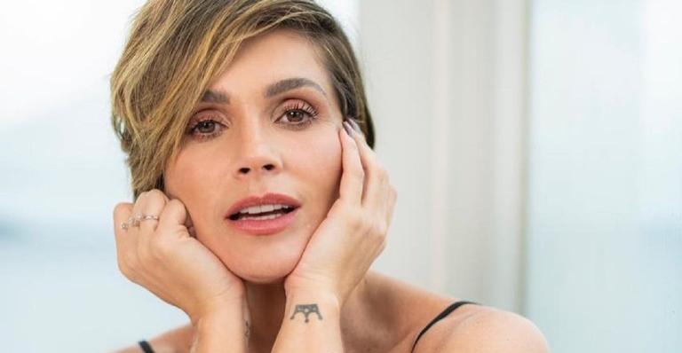 Flávia Alessandra aparece deslumbrante usando mini vestido em cliques antigos