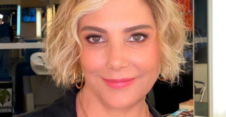 Heloisa Périssé relembra clique romântico com o marido na França: ”Um beijo fez acender”