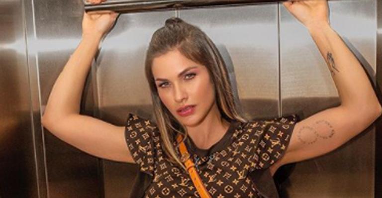 Andressa Suita arrasa com look grifado avaliado em R$ 30 mil