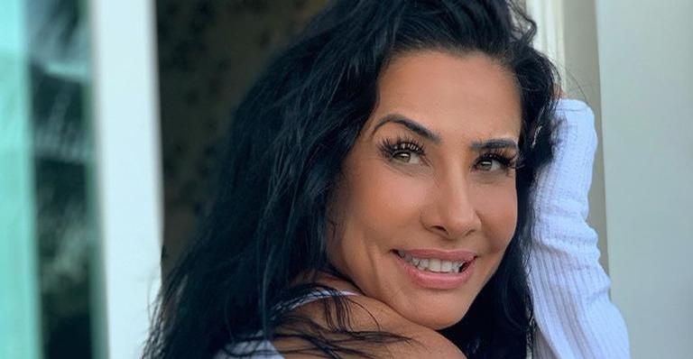 Decotadíssima, Scheila Carvalho exibe corpo sarado durante malhação