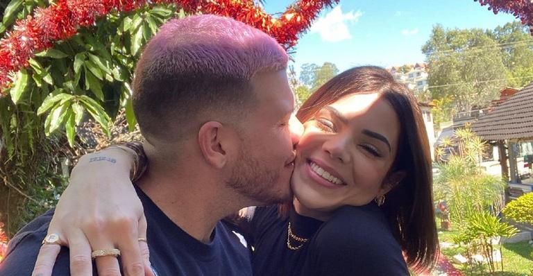 Ferrugem diverte os seguidores ao publicar sequência de vídeos dançando com Thaís Vasconcellos