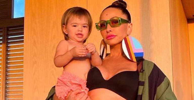 Sabrina Sato relembra fotos com Zoe e brinca: ”Saudade dessa fase né, minha filha?”