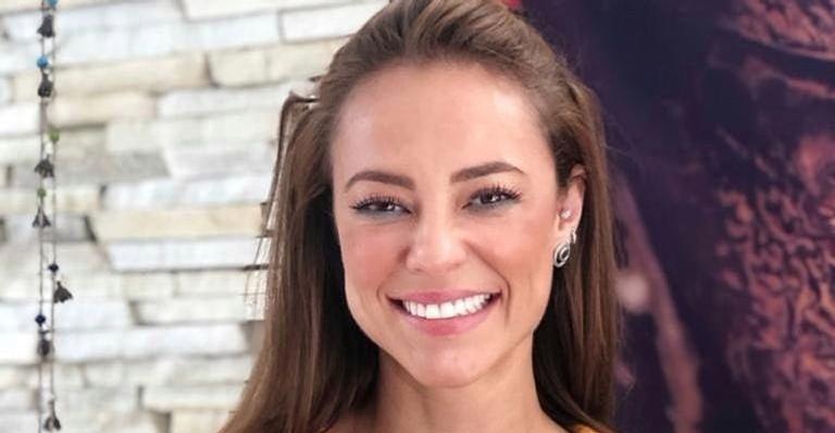 Paolla Oliveira surge maravilhosa com os cabelos ao vento: ”Meio Rei Leão”