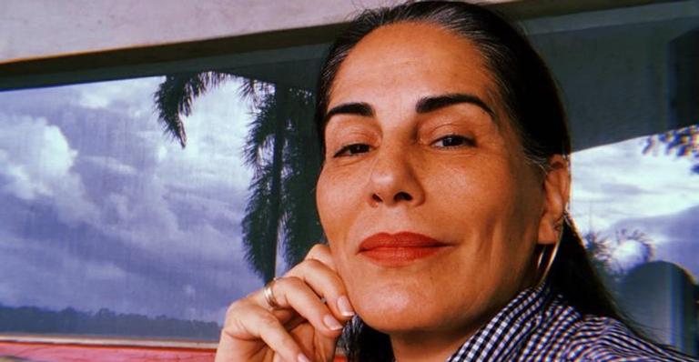 Glória Pires encanta ao posar com seus quatro filhos: ”Lembranças da noite passada”
