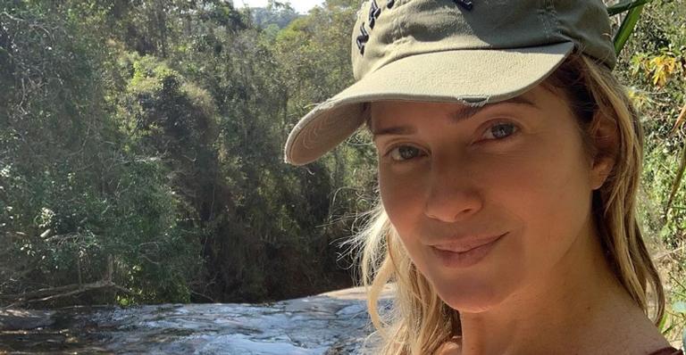 Leticia Spiller posa feliz ao lado de um lindo cavalo: ”Sempre fui apaixonada por cavalos”