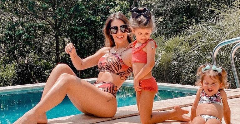 Bella Falconi encanta muito os internautas com sequência de cliques das filhas posando