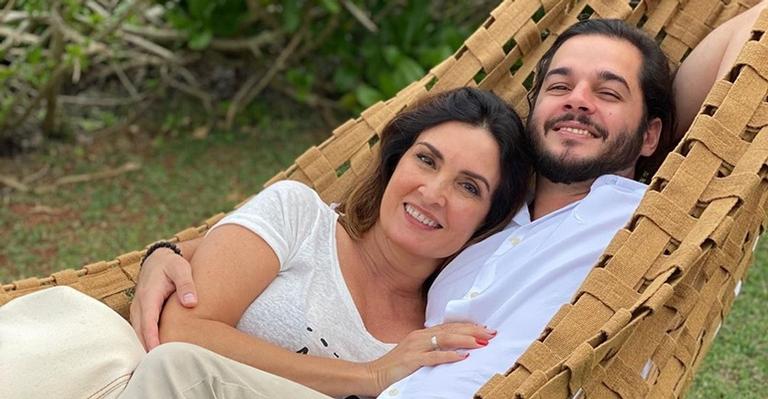 Fátima Bernardes posa com Túlio Gadêlha e fala da relação: ”Muita sintonia”