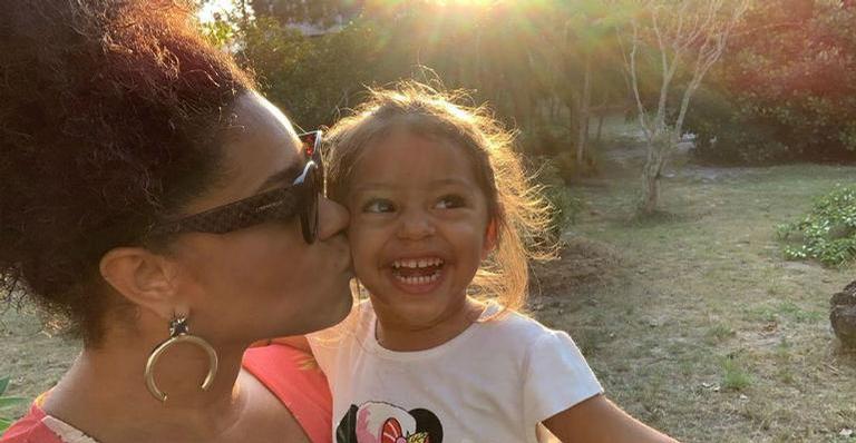 Juliana Alves faz texto emocionante para celebrar o aniversário de 3 anos da filha, Yolanda