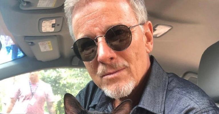 Marcello Novaes reencontra os pais e se declara: ”Depois de tanto tempo”