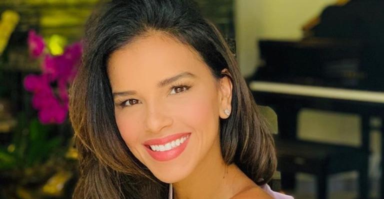 Na Bahia, Mariana Rios posa toda sorridente e arranca elogios dos internautas