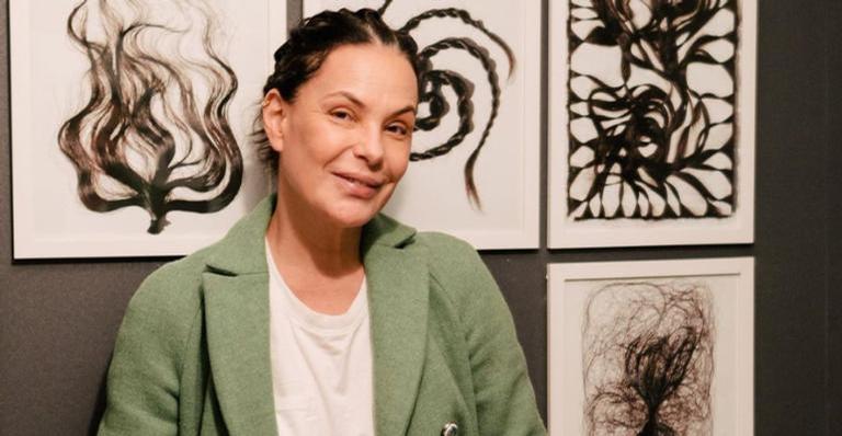 Carolina Ferraz posa em dia de frio: ”Saudades do sol”