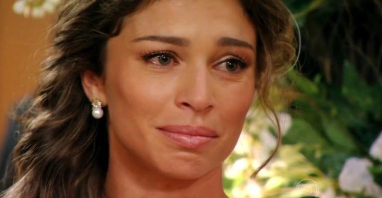 Esther é humilhada pelo marido Alberto em ‘Flor do Caribe’