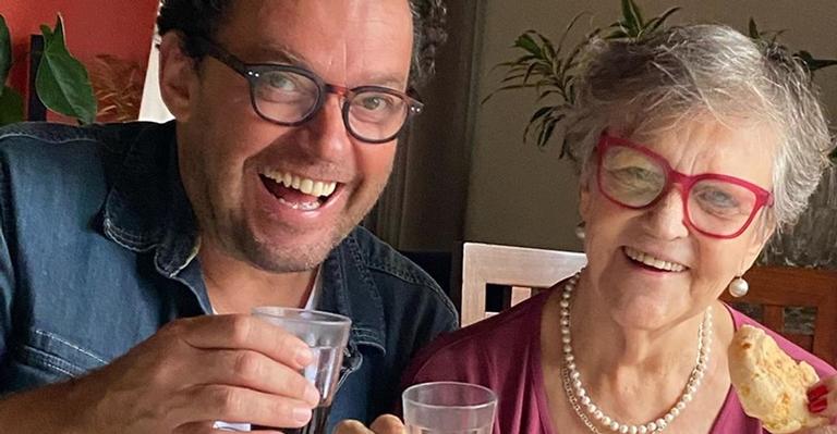Fernando Rocha conta que a mãe está com Covid-19: ”Sintomas leves mas tem 80 anos”