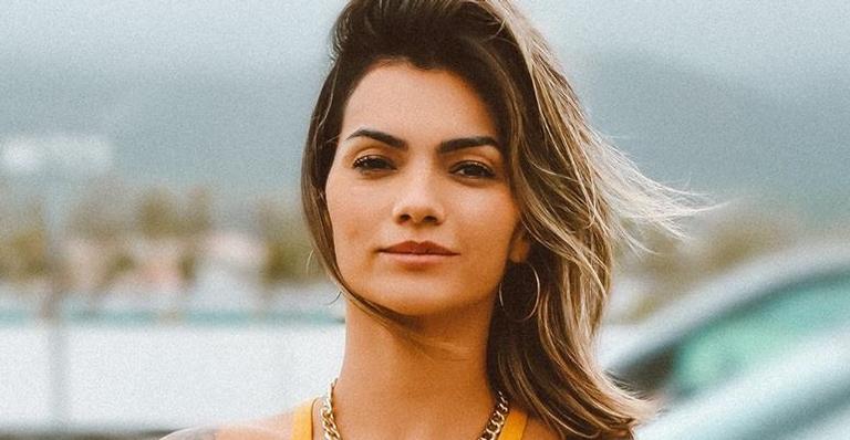 Kelly Key posa de biquíni na piscina e deixa web babando em boa forma: ”Um corpo é um corpo”