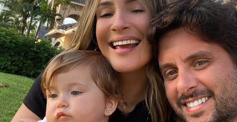 Marido de Claudia Leitte compartilha clique fofíssimo com a família e fãs elogiam