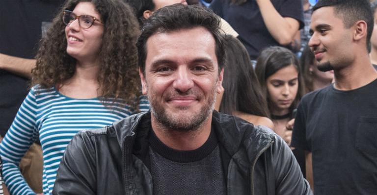 Rodrigo Lombardi compartilha selfie e faz reflexão: ”Que tudo corra bem”