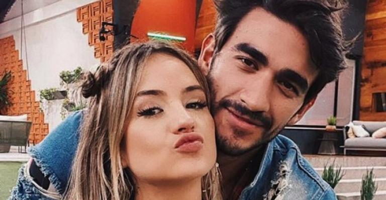 Sensitiva prevê casamento de Gabi Martins e Gui Napolitano: ”Vem gravidez de uma menina”