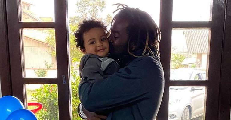 Jonathan Azevedo encanta ao celebrar os 11 meses do filho com festa: ”Amor”