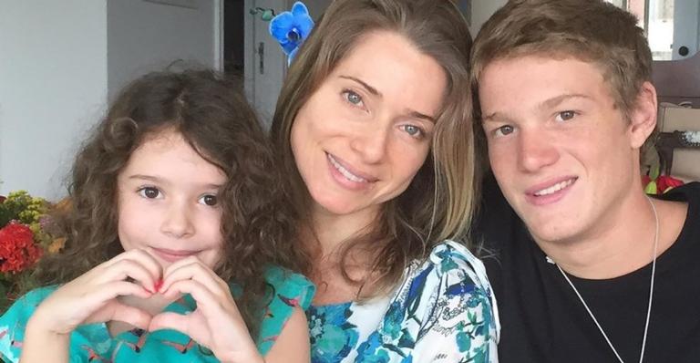 Leticia Spiller posa com os filhos e faz declaração: ”Meus amores, minha vida”