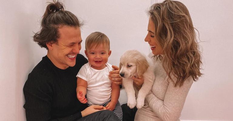 Saulo Poncio arranca suspiros ao posar com sua linda família