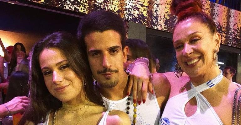 Claudia Raia captura momento fofo entre os filhos e se derrete: ”Amo vocês do tamanho do universo”
