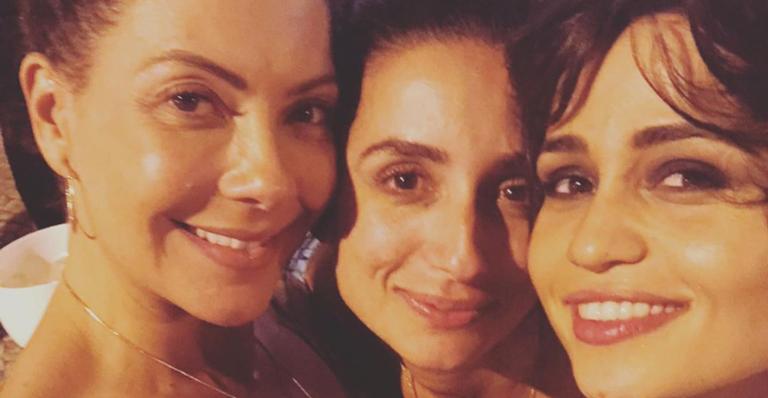Fabiula Nascimento compartilha clique com Nanda Costa e a parabeniza: ”Te desejo o mundo”