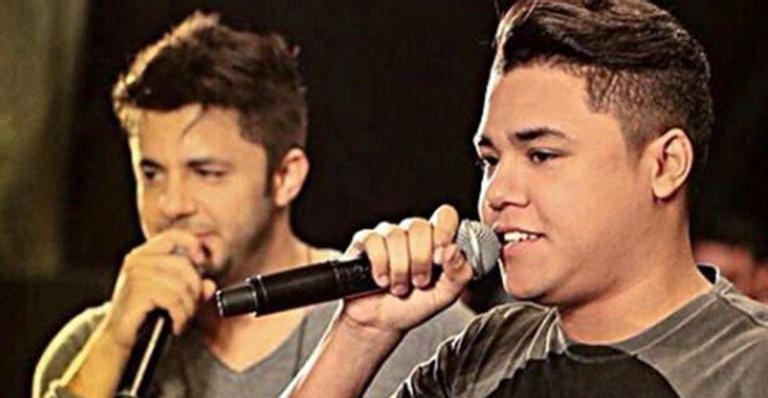 Felipe Araújo relembra cliques com Cristiano Araújo e se declara: ”Amor além do tempo”