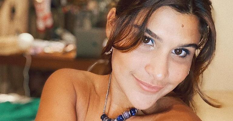 Giulia Costa surge tomando banho de cachoeira e dispara: ”Limpando a alma”