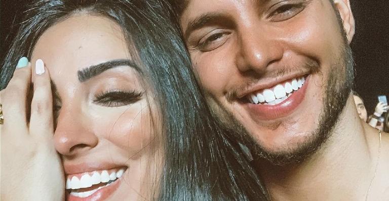 Jade Seba posta cliques românticos com Bruno Guedes e se declara: ”Denguinho”