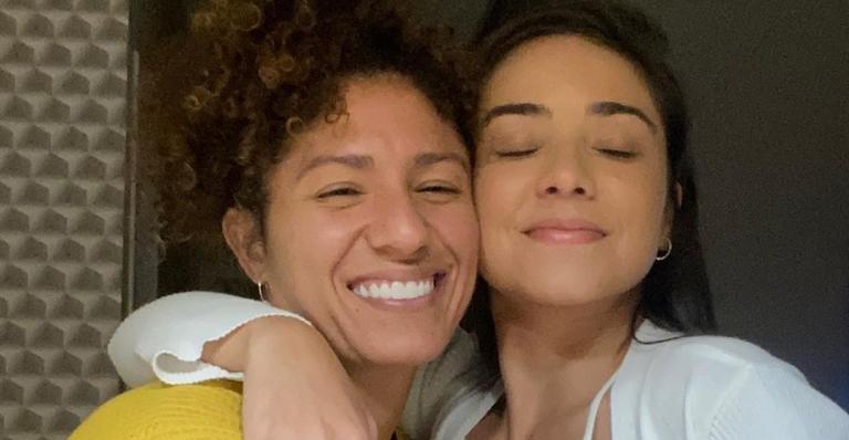 Cristiane Rozeira, da Seleção Brasileira, e a esposa anunciam que estão à espera do primeiro filho