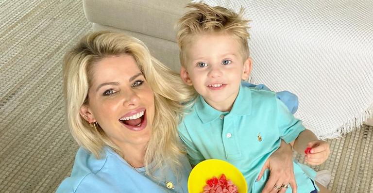 Karina Bacchi aproveita Angra dos Reis com o filho e encanta web