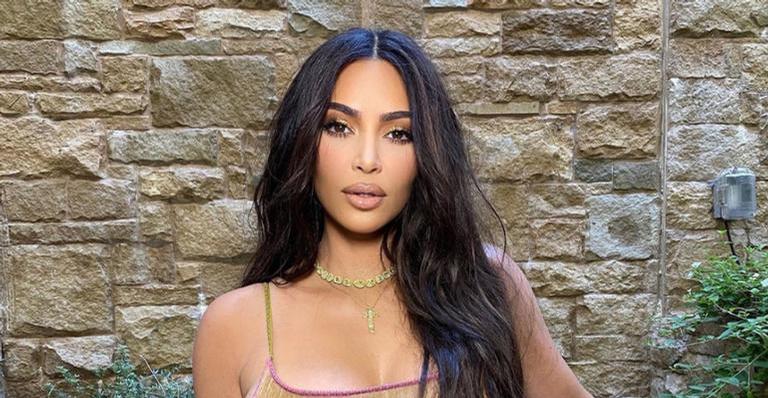 Kim Kardashian posta clique antigo com as irmãs e choca: ”Nenhuma parece a mesma pessoa”