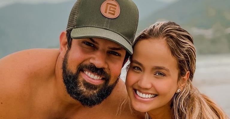 Sertanejo Sorocaba posta foto beijando Biah Rodrigues e celebra: ”Dia top com meu amor”