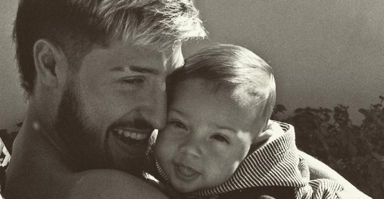 Vinicius Martinez derrete a web ao mostrar Valentin todo pintado: ”Olha o que esse menino fez”