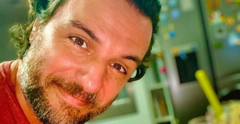 Rodrigo Lombardi posa com o filho e se declara: ”Seu sorriso é o mais lindo do mundo”