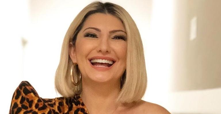 Antonia Fontenelle exibe corpão em maiô cavadíssimo e rouba a cena da web: ”Isso é pecado!”