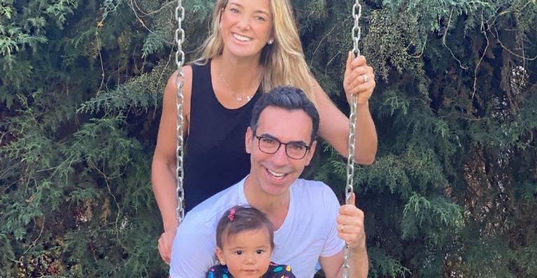 Ticiane Pinheiro encanta ao compartilhar clique com César Tralli e a caçula, Manu