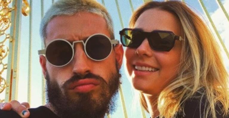 Apaixonado! Vinicius Martinez compartilha clique de Carol Dantas e faz singela declaração