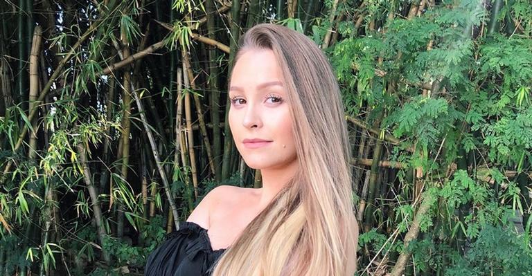 Carla Diaz posa ao lado da avó e fala sobre o Alzheimer: ”A experiência não é fácil”