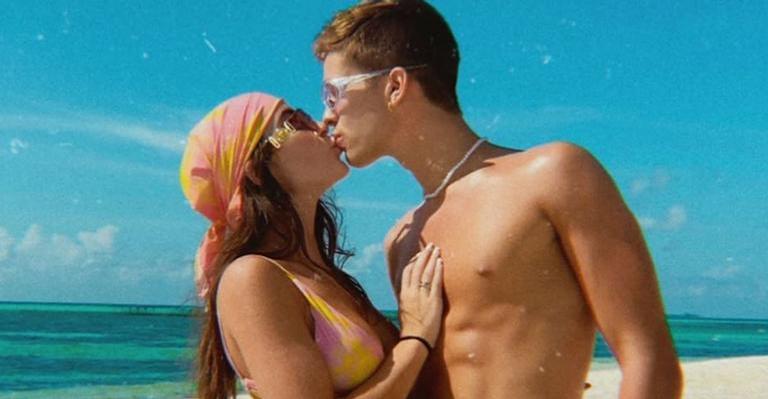 Jade Picon surge grudada em João Guilherme nas Maldivas: ”Seu abraço é um dos lugares favoritos”