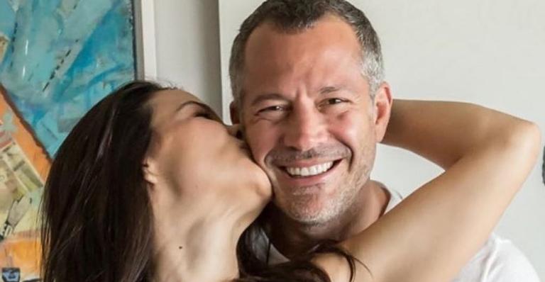 Grávida, Kyra Gracie encanta ao mostrar Malvino Salvador e a caçula paparicando muito seu barrigão