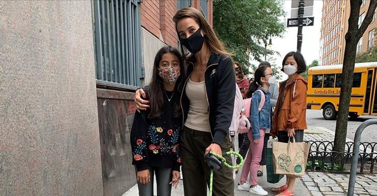 Ao lado da filha, Tania Khalill fala sobre o retorno das aulas presenciais: ”Emoção”