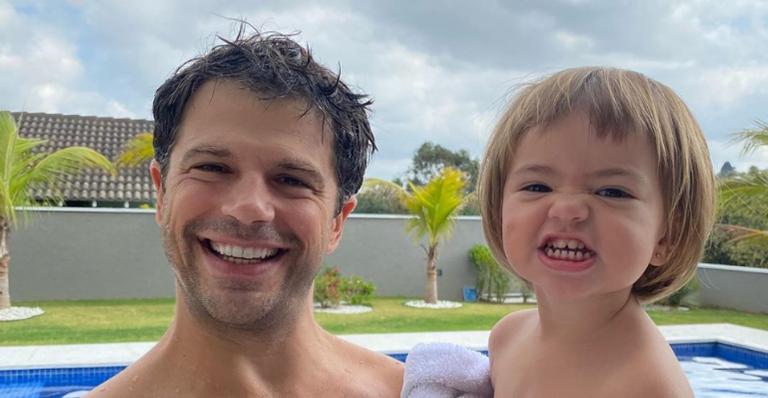 Duda Nagle compartilha registro fofo em que sua filha, Zoe ensina receita de brigadeiro saudável
