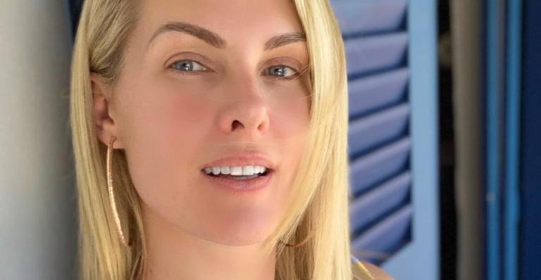Ana Hickmann aposta em look florido e exibe detalhes: ”Sinal de alegria”