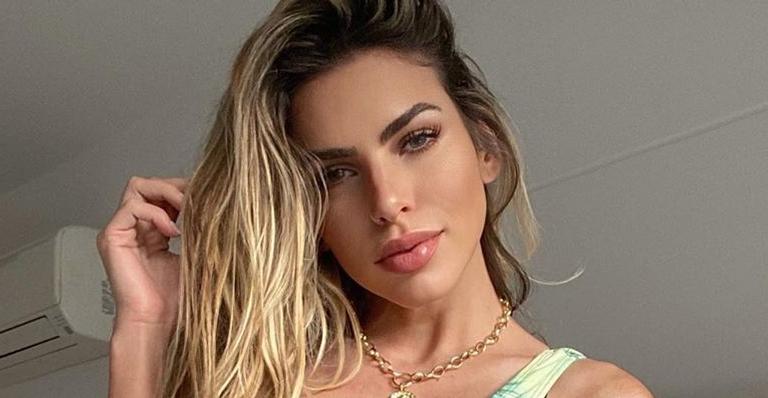 Bailarina do Faustão, Erika Schneider, exibe estrias em foto de biquíni: ”Real e autêntica!”