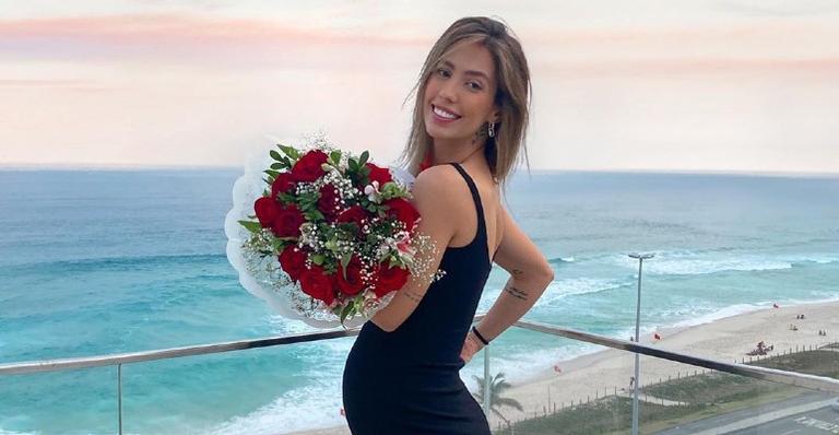 Gabi Brandt posta vídeo de seu bebê chutando na barriga e dispara: ”Oi filho”