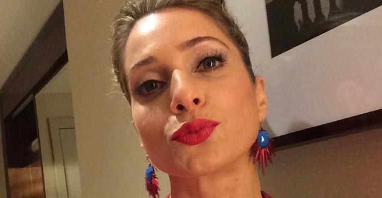Letícia Spiller posa de biquíni em cachoeira e dispara: ”Sou filha da Natureza”